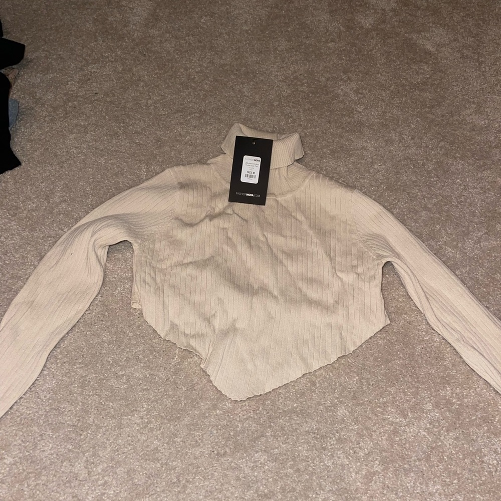 Cropped long sleeve sweater!